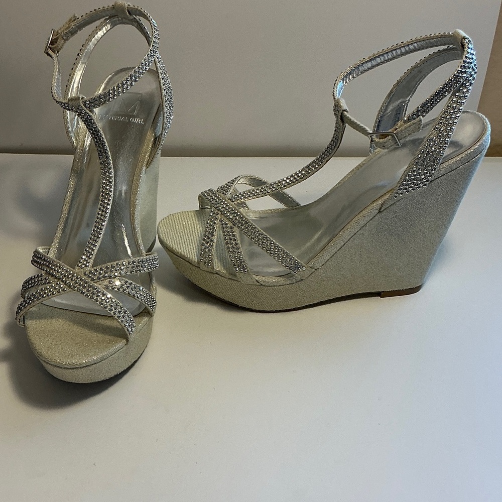 Silver Rhinestone Platform T-Strap Evening Sandals - Picture 4 of 11